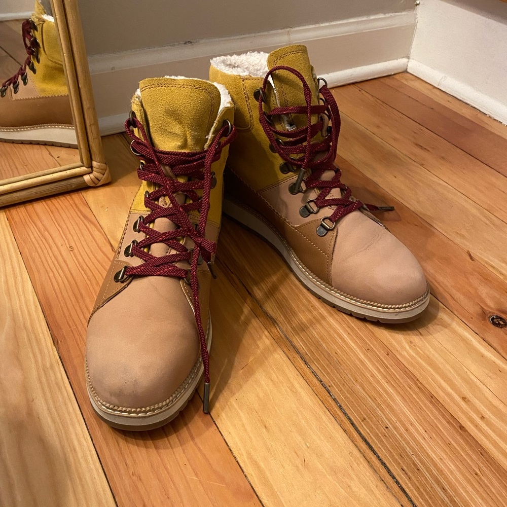 COPY - Tom’s Mesa Boots like new! Size 8.5. True to size. Honey Oiled Nubuck/Su…
